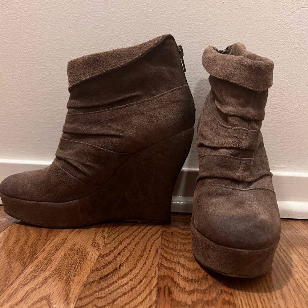 Women’s Size 7.5 Brown Suede Slouch Ankle Booties